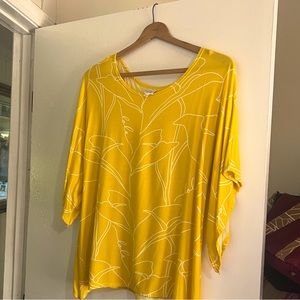 Beautiful yellow and white size large simply sisters top